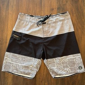 Volcom Mod Tech Grey Tonga Hawaiian Men’s Boardshorts/ Size 36/ Great Condition